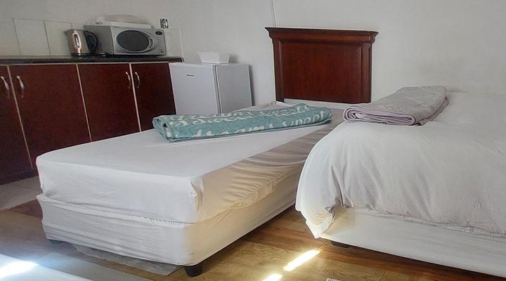 Leone Paris Homestay