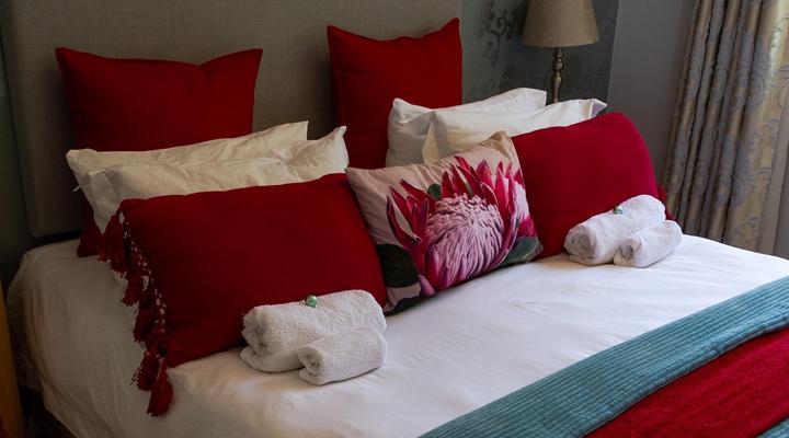 Treehouse on Maple B&B