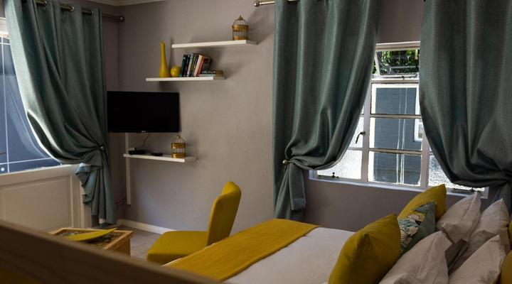 Treehouse on Maple B&B