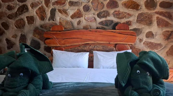 Rocking Giraffe Bush Lodge