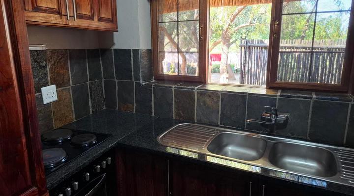 Rocking Giraffe Bush Lodge