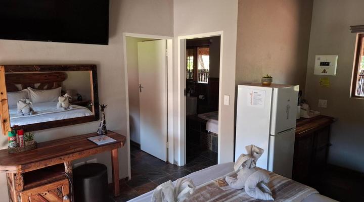 Rocking Giraffe Bush Lodge