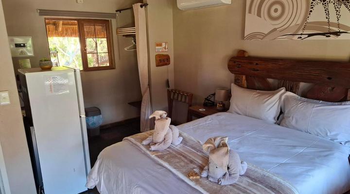 Rocking Giraffe Bush Lodge