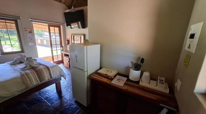 Rocking Giraffe Bush Lodge