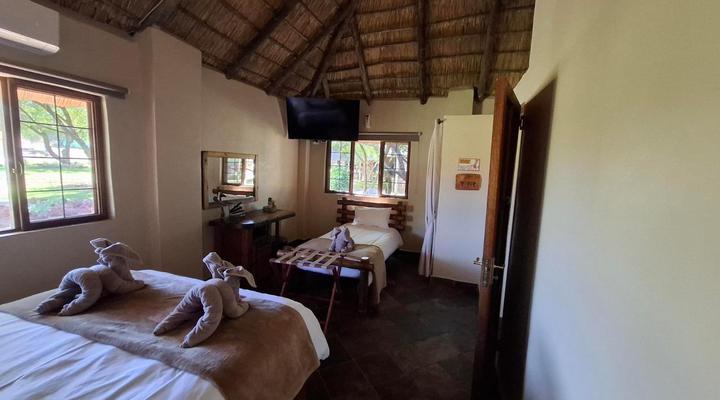 Rocking Giraffe Bush Lodge