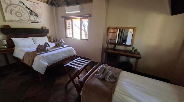 Rocking Giraffe Bush Lodge