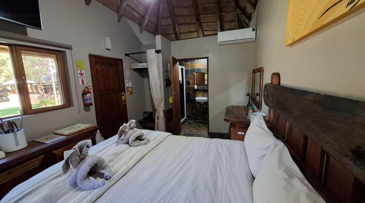 Rocking Giraffe Bush Lodge