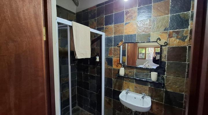 Rocking Giraffe Bush Lodge