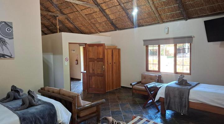 Rocking Giraffe Bush Lodge