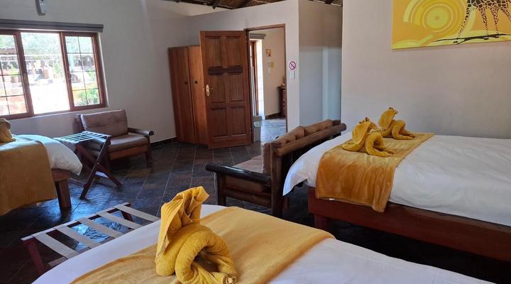 Rocking Giraffe Bush Lodge