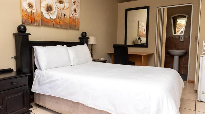 Ikhutse Manor Guest House