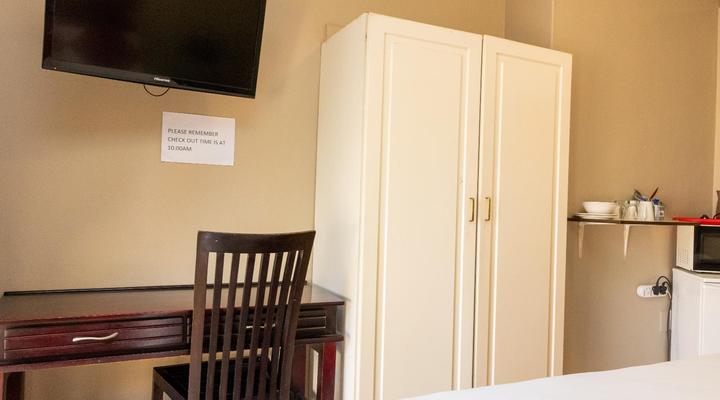 Ikhutse Manor Guest House