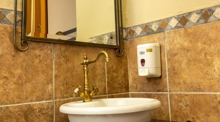 Ikhutse Manor Guest House