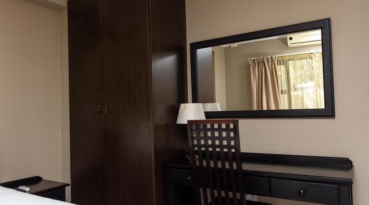 Ikhutse Manor Guest House