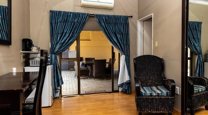 Ikhutse Manor Guest House