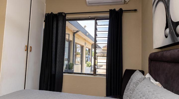 Ikhutse Manor Guest House