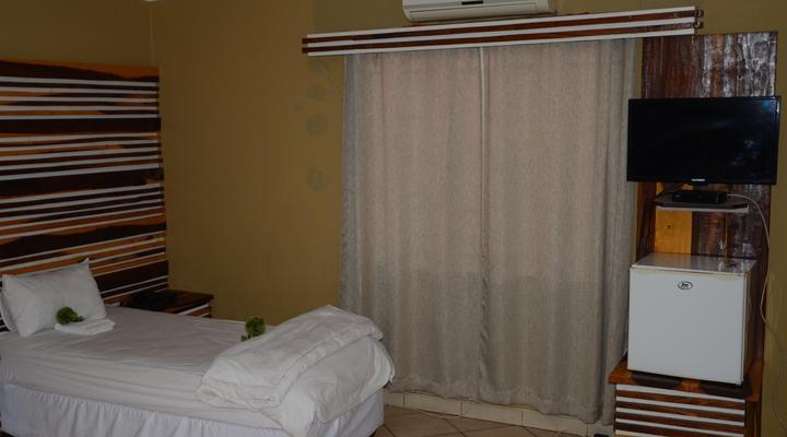 Oluzizi Guest House