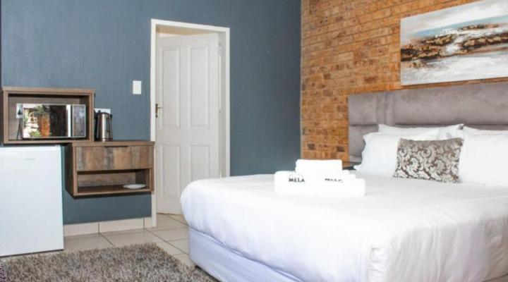 Mela Luxury Game Lodge