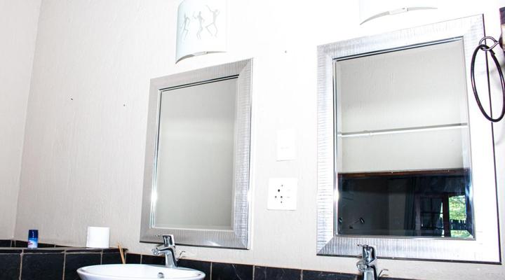 Mela Luxury Game Lodge