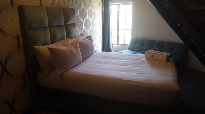 Mela Luxury Game Lodge