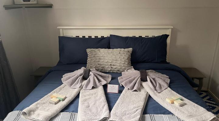 Red Cliff Lodge – Off-Grid Self Catering Eco Retreat