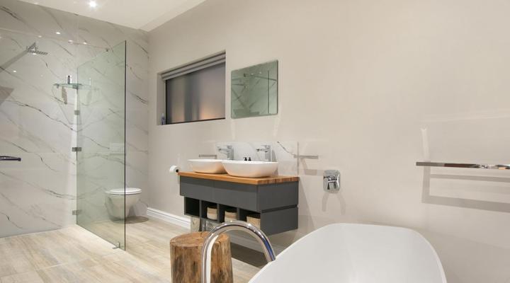 Zaria Sun Family by HostAgents