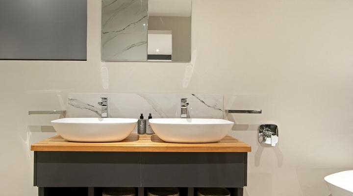 Zaria Sun Family by HostAgents