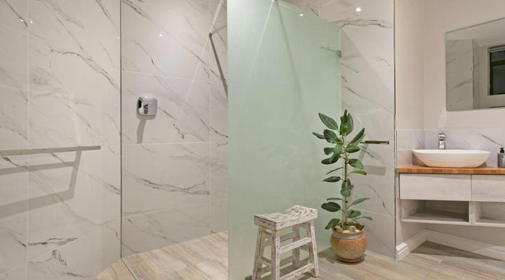 Zaria Sun Family by HostAgents