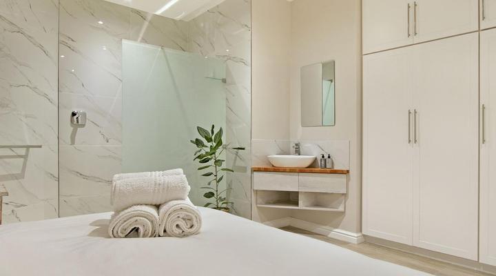 Zaria Sun Family by HostAgents