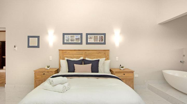 Zaria Sun Family by HostAgents