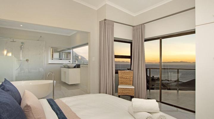 Zaria Sun Family by HostAgents