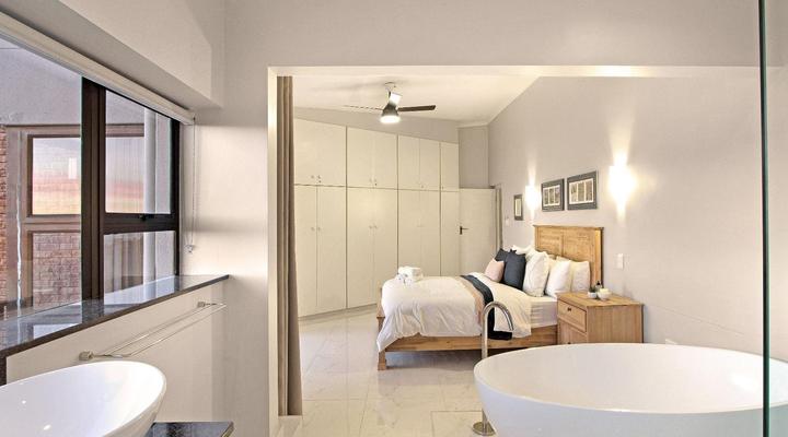 Zaria Sun Family by HostAgents