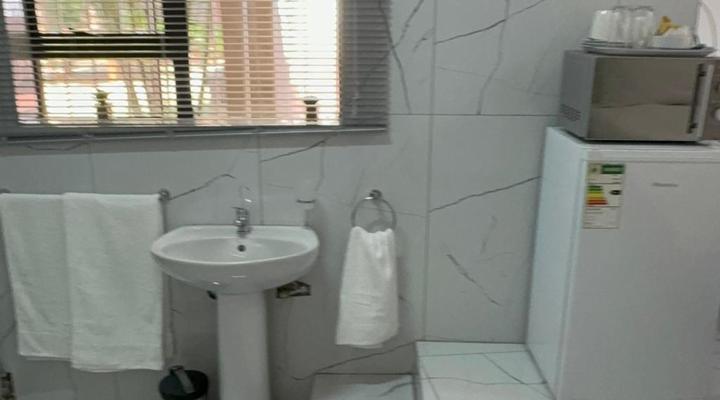 Leas Furnished Apartments - Waterkloof