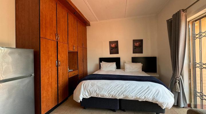 Leas Furnished Apartments - Waterkloof