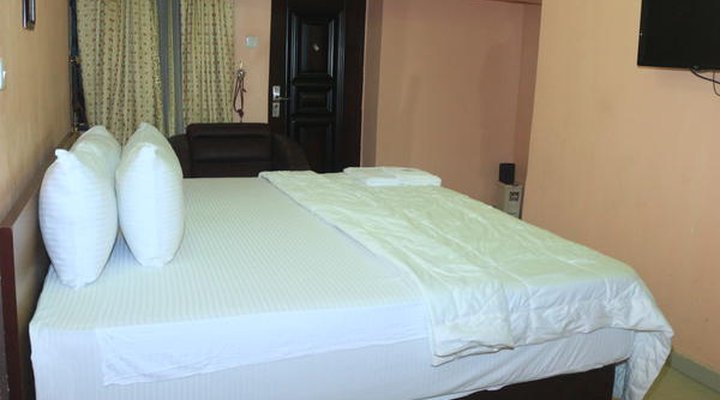 Keves Inn and Suites Ltd
