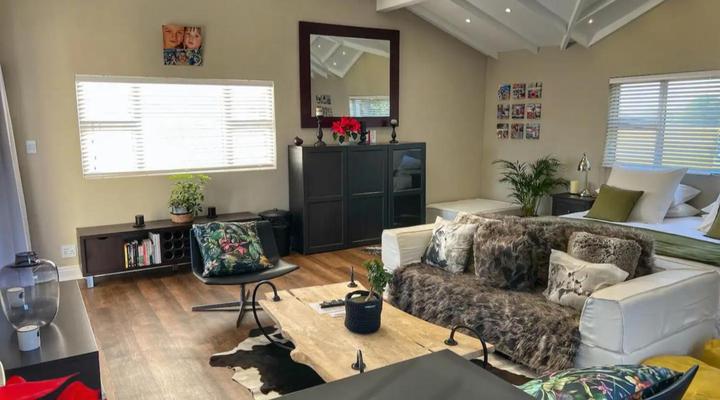 Super Spacious Studio - Loadshedding Proof