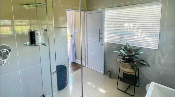 Super Spacious Studio - Loadshedding Proof