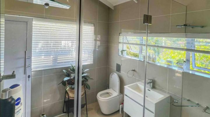 Super Spacious Studio - Loadshedding Proof