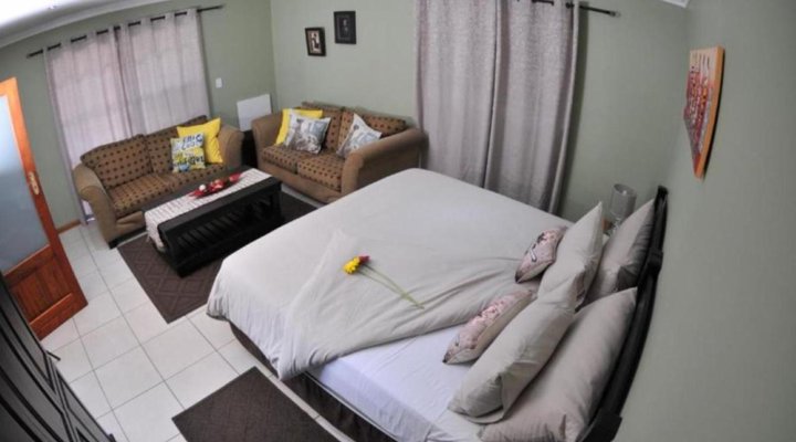 Summer Garden Guest House (The Flower Box)