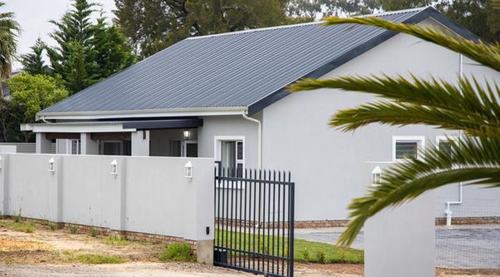 Out of Bounds Self-Catering Lodge 