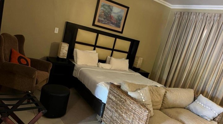 Malibu Country Lodge