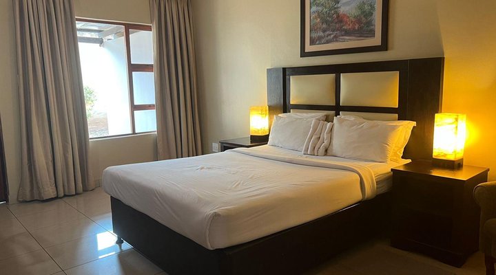 Malibu Country Lodge