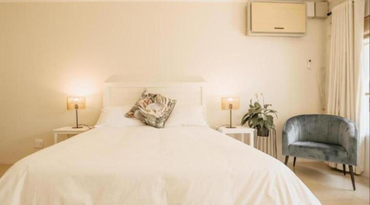 Strawberry Manor at In The Vine