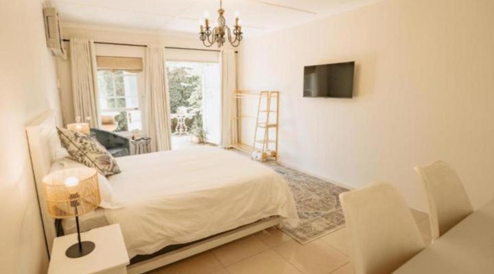 Strawberry Manor at In The Vine