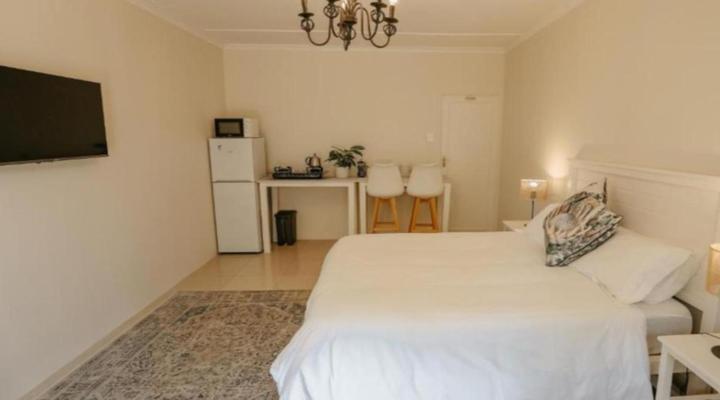 Strawberry Manor at In The Vine