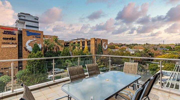 KMG Luxury Apartments @ The Apex on Smuts