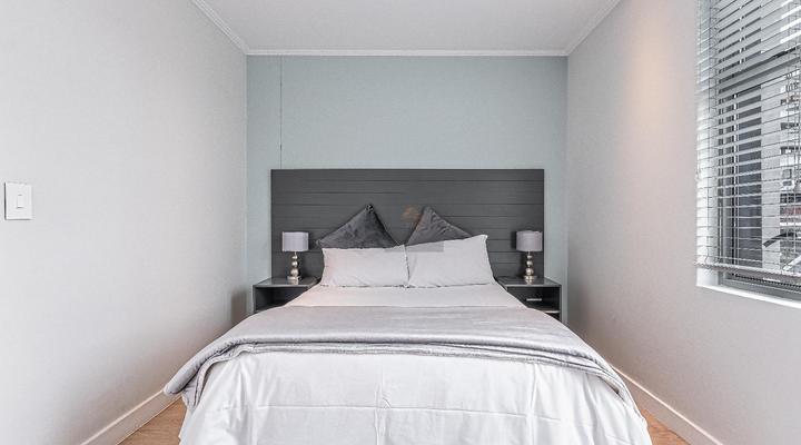 KMG Luxury Apartments @ The Apex on Smuts