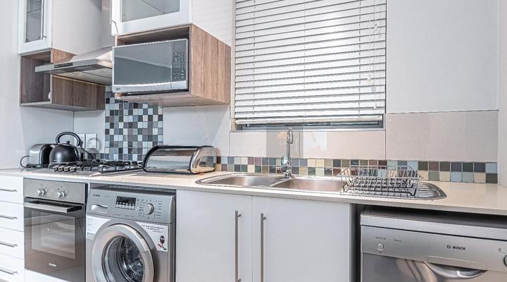 KMG Luxury Apartments @ The Apex on Smuts