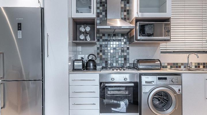 KMG Luxury Apartments @ The Apex on Smuts