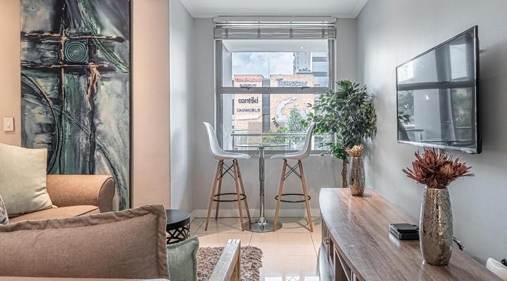 KMG Luxury Apartments @ The Apex on Smuts